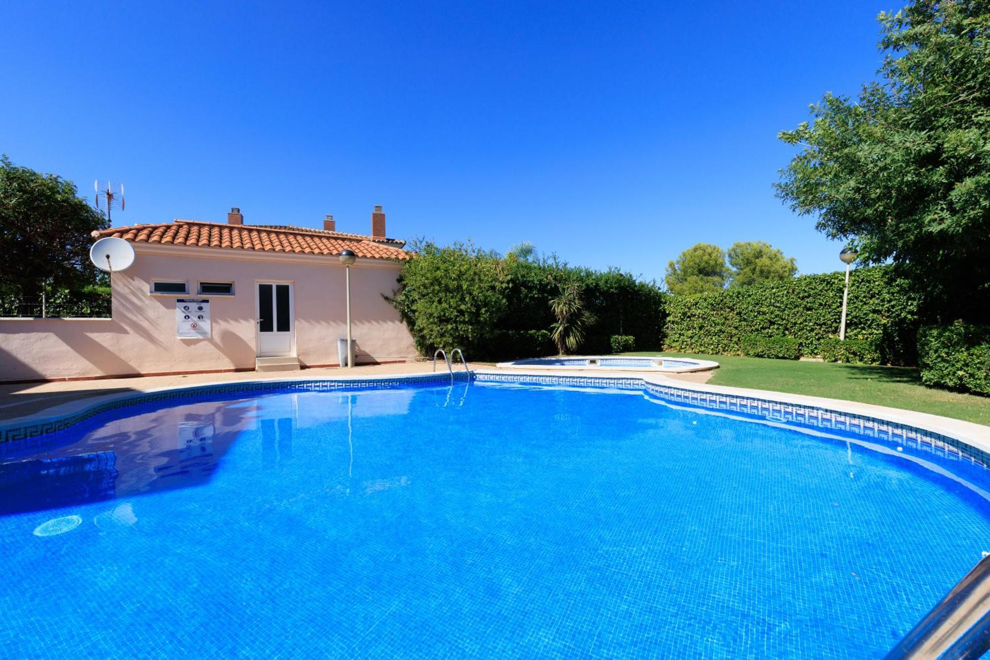 Adosado Con Jardin En Los Xalets De Salou Luaran gambar