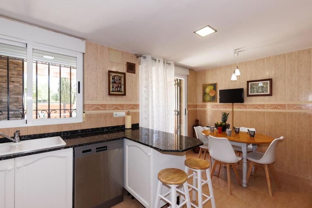 Adosado Con Jardin En Los Xalets De Salou Luaran gambar